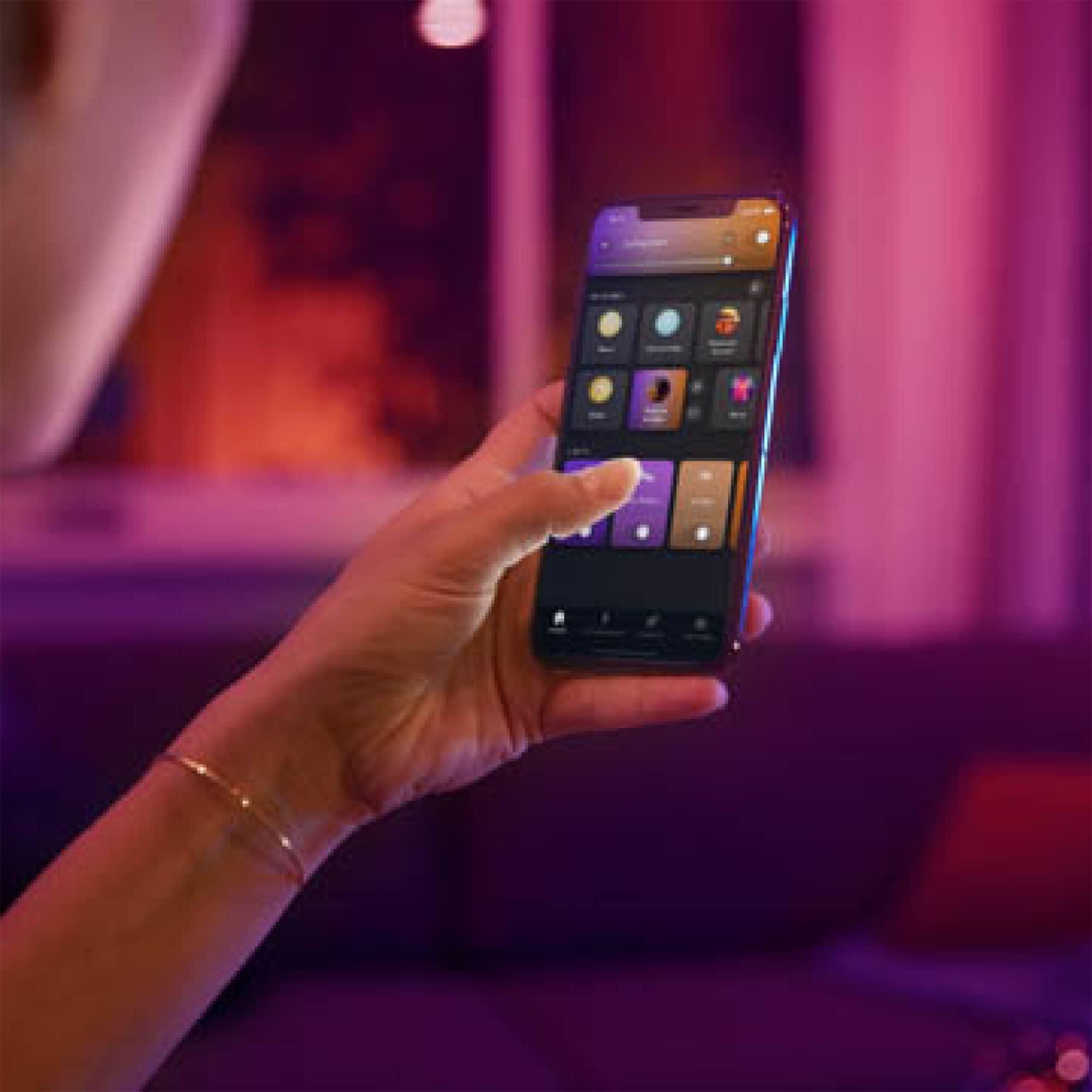 philips-hue-white-color-ambiance-lampe-iris-lampe-d-ambiance-connect-e-16-millio image 8