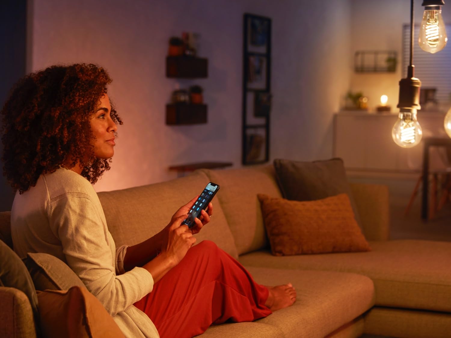 philips-hue-white-filament-ampoule-vintage-led-connect-e-e27-standard-blanc-doux image 7