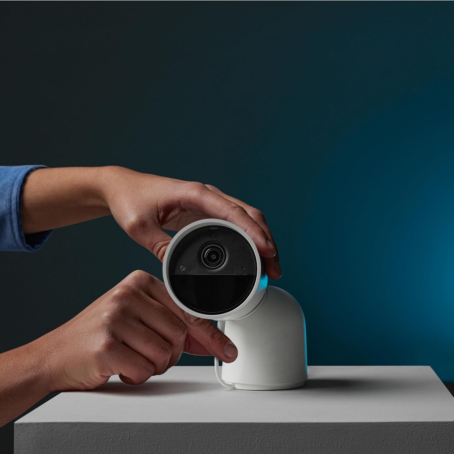 philips-hue-secure-support-de-table-pour-cam-ra-int-rieure-filaire-hue-secure-ba image 5