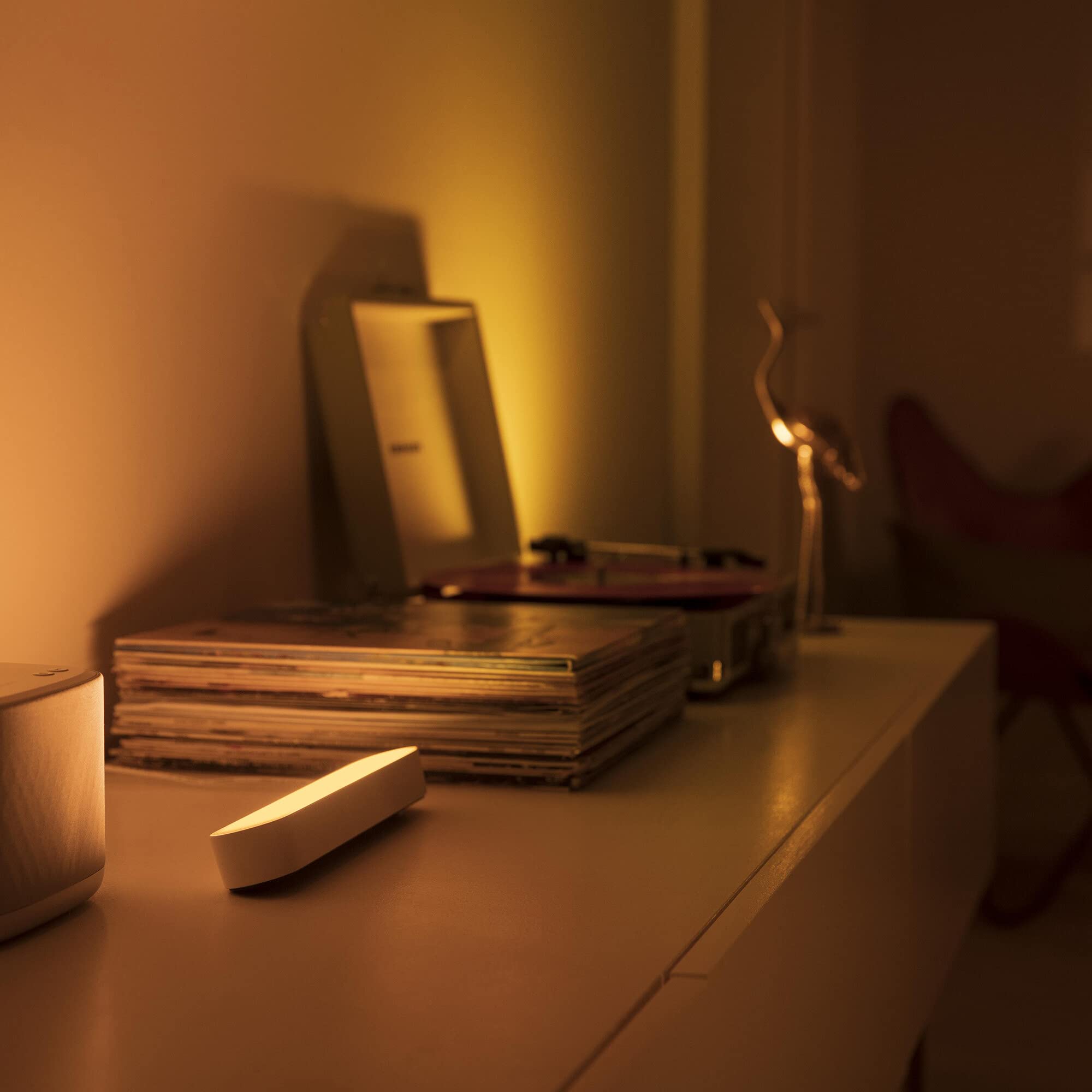 philips-hue-play-white-color-ambiance-barre-lumineuse-connect-e-kit-de-base-1-ba image 4