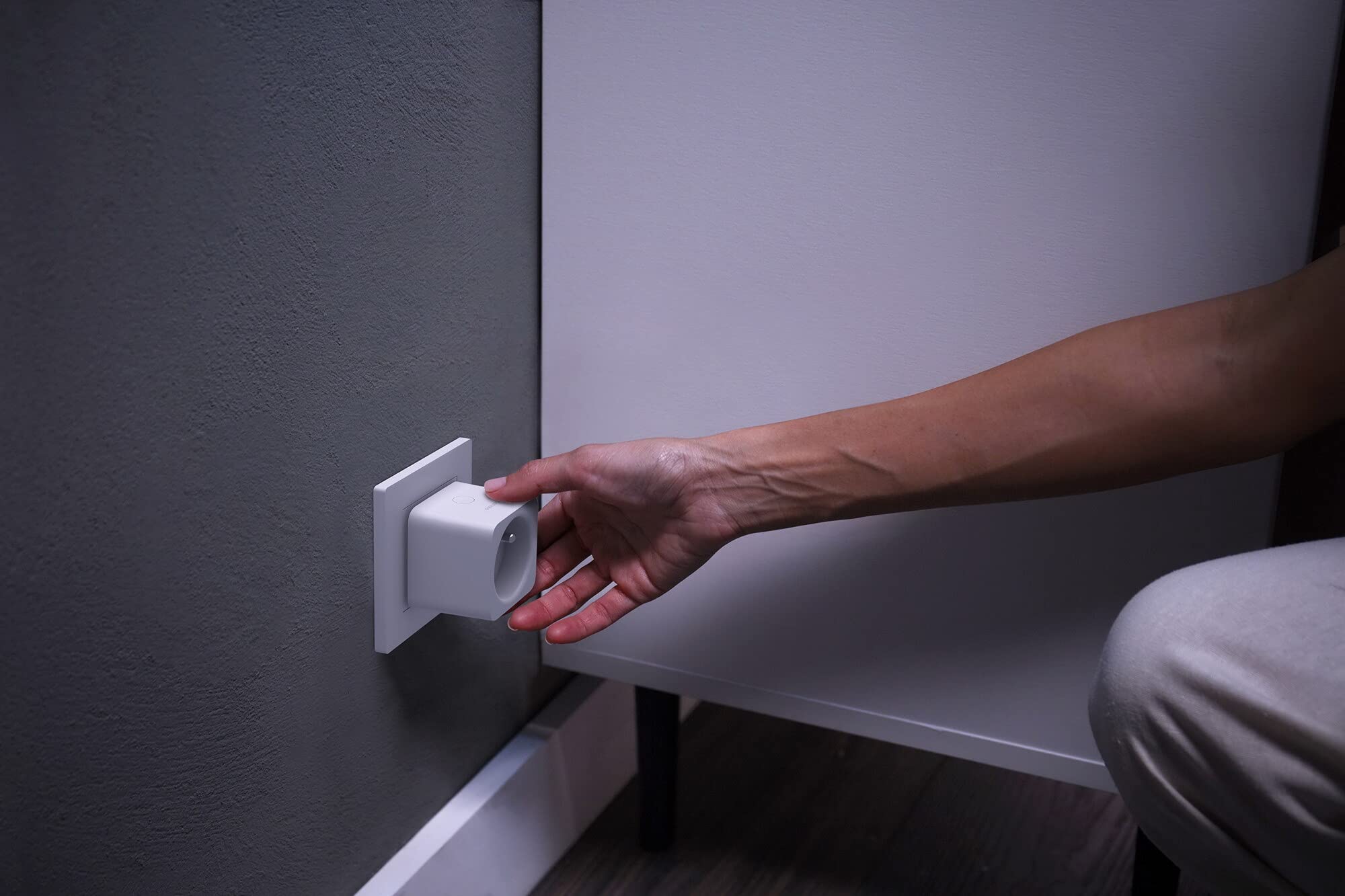 philips-hue-smart-plug-prise-connect-e-zigbee-et-bluetooth-compatible-alexa-goog image 3