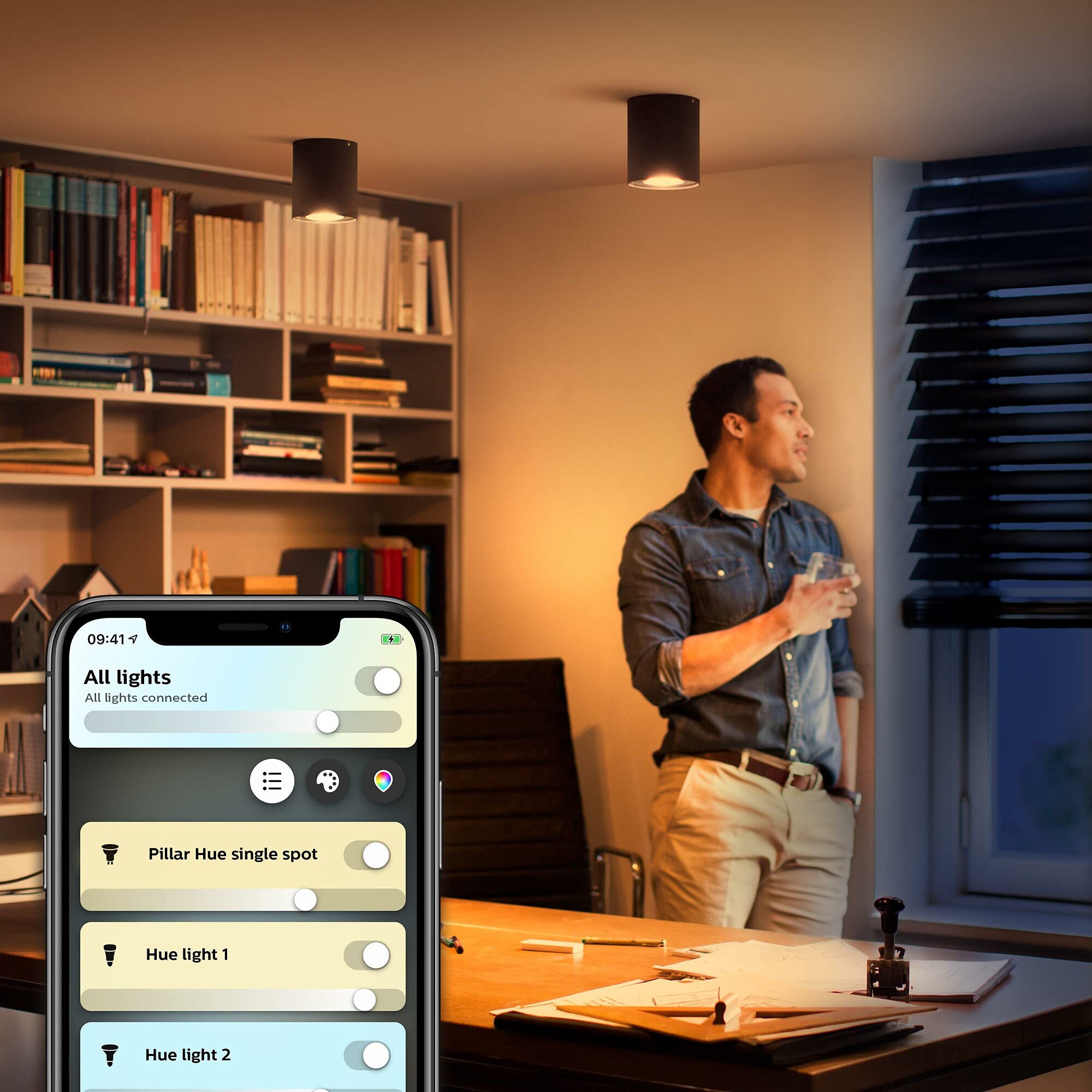 philips-white-and-color-ambiance-pillar-spot-d-extension-1x5-5-w-noir-connect-bl image 4