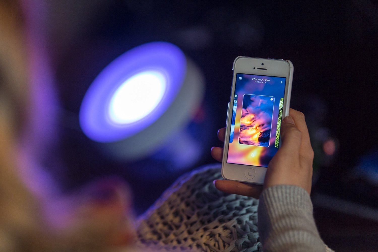 philips-hue-iris-1-lampe-d-ambiance-led-sans-fil-white-color-gradable image 4