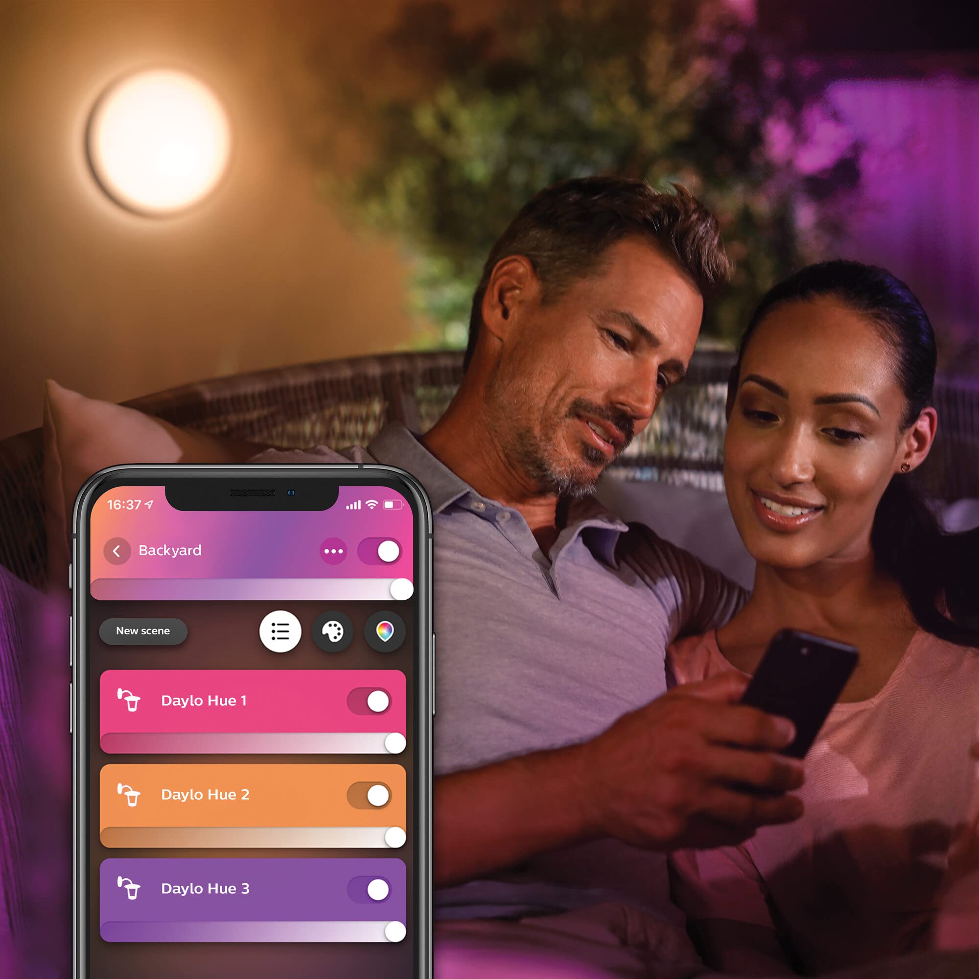 philips-hue-white-and-color-ambiance-daylo-applique-murale-ext-rieure-led-intell image 2
