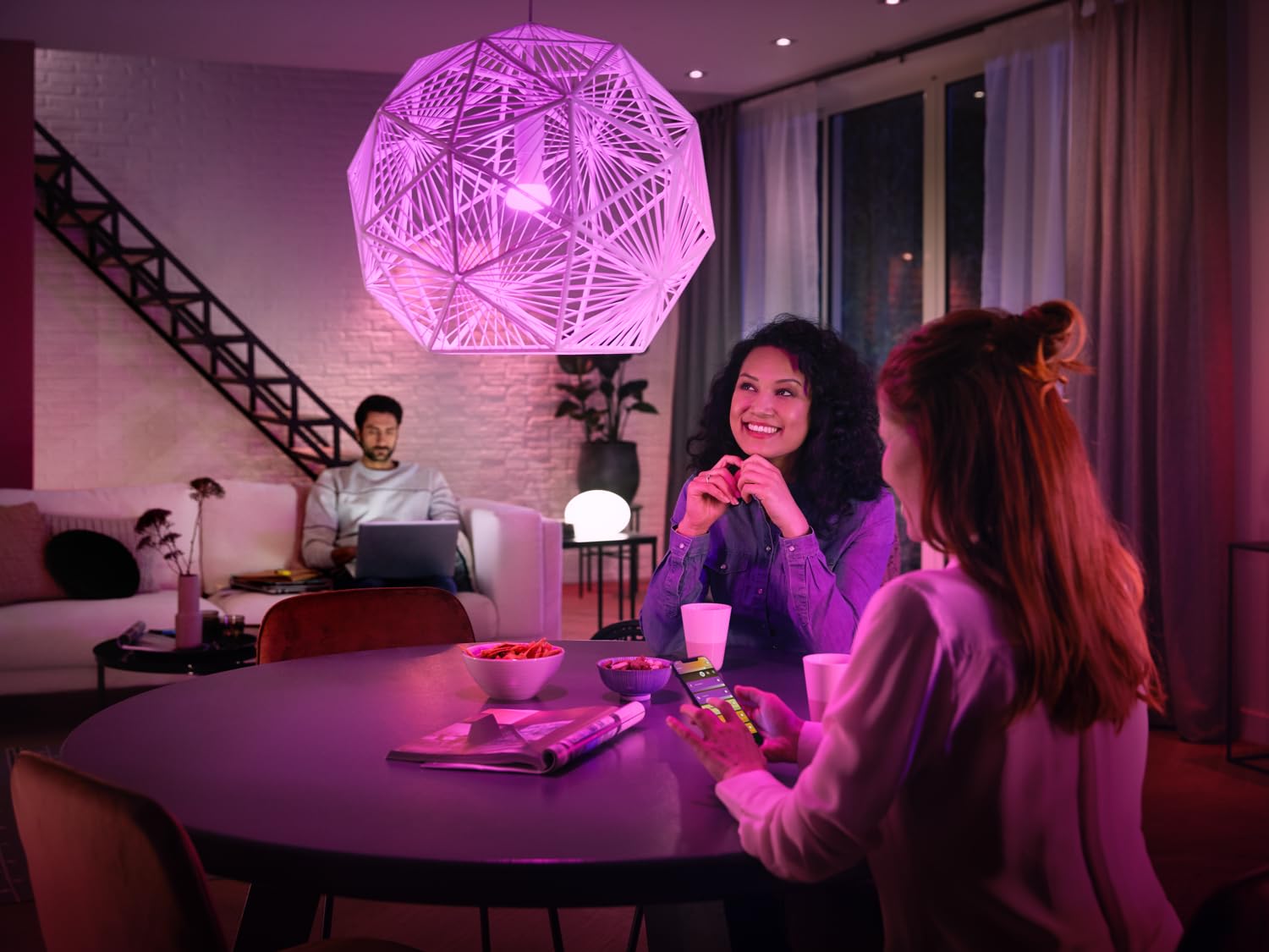 philips-hue-white-and-color-ambiance-kit-de-d-marrage-2-ampoules-connect-es-e27- image 2