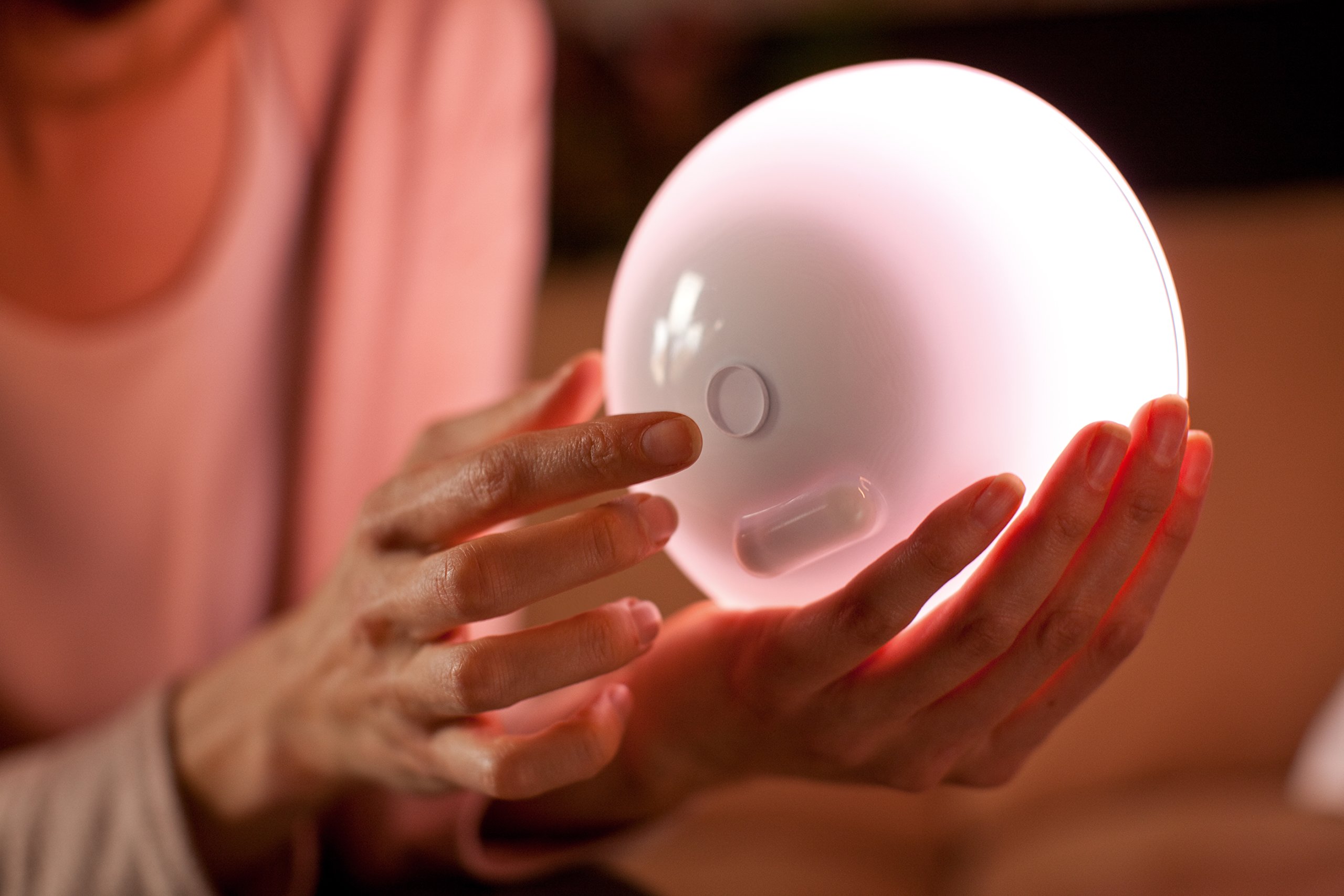 philips-hue-go-lampe-d-ambiance-portable-connect-e-blanche-16-millions-de-couleu image 4